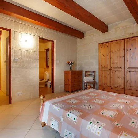 Feriehus Palma Farmhouse With Private Pool Għarb