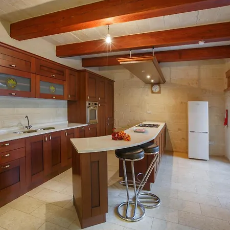Palma Farmhouse With Private Pool Għarb