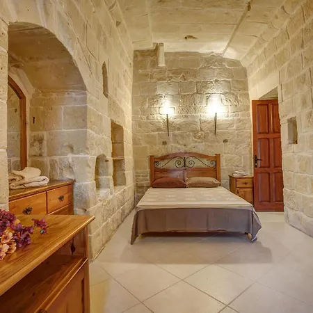Palma Farmhouse With Private Pool Għarb