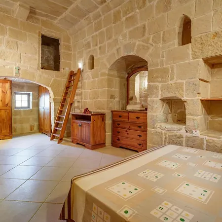 Feriehus Palma Farmhouse With Private Pool Għarb