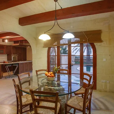 Feriehus Palma Farmhouse With Private Pool Għarb